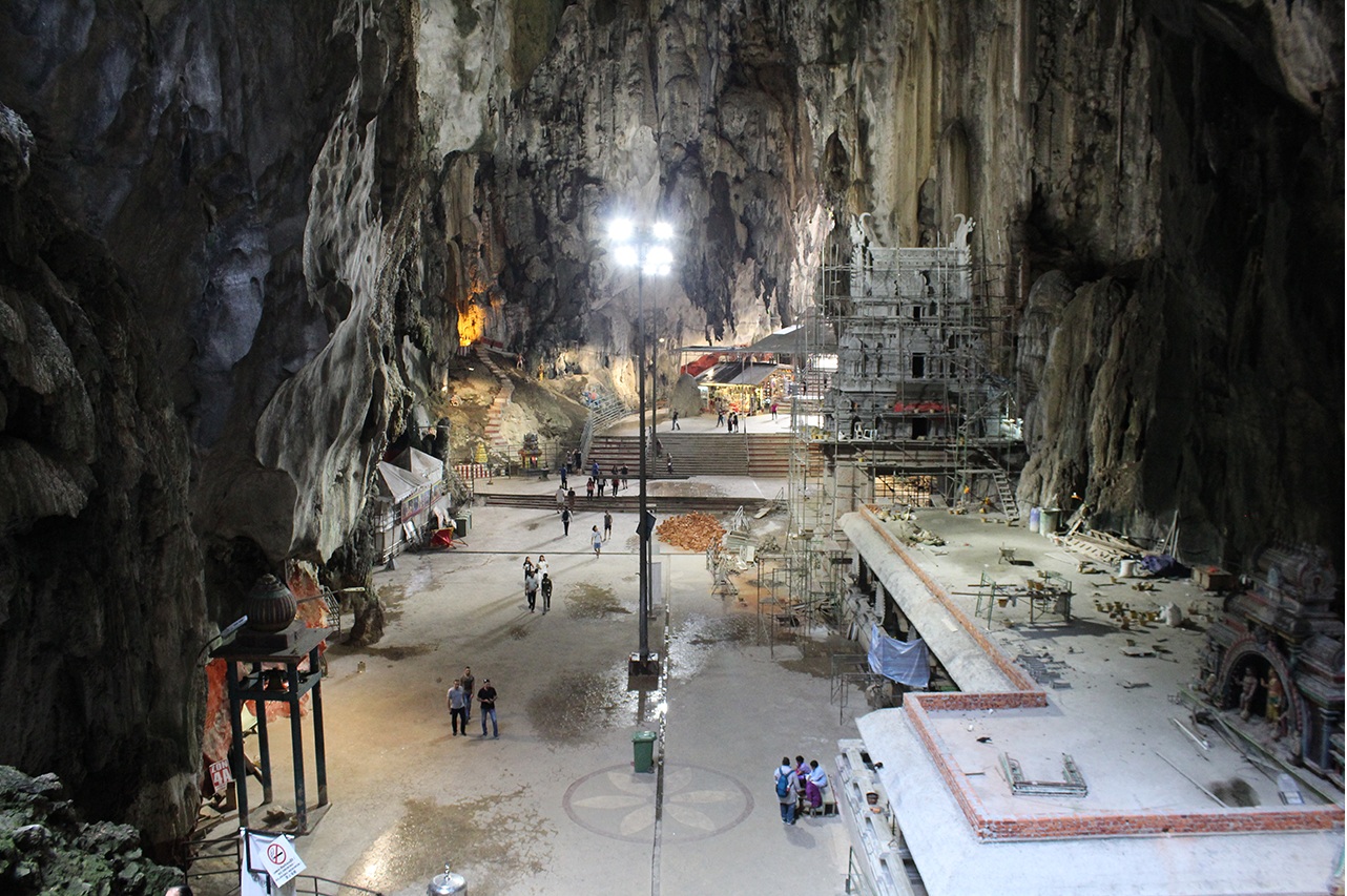Batu Caves - Zwischen Affen, Affengott und Kalksteinhöhlen